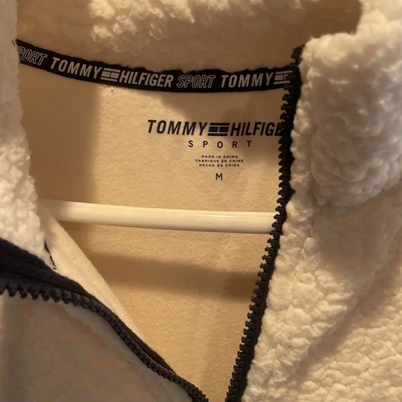 Tommy Hilfiger fleece like new - Picture 2 of 4